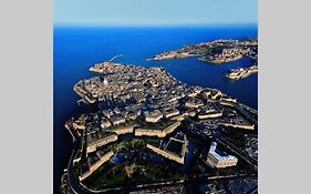 Valletta Art House - Retro Bordello